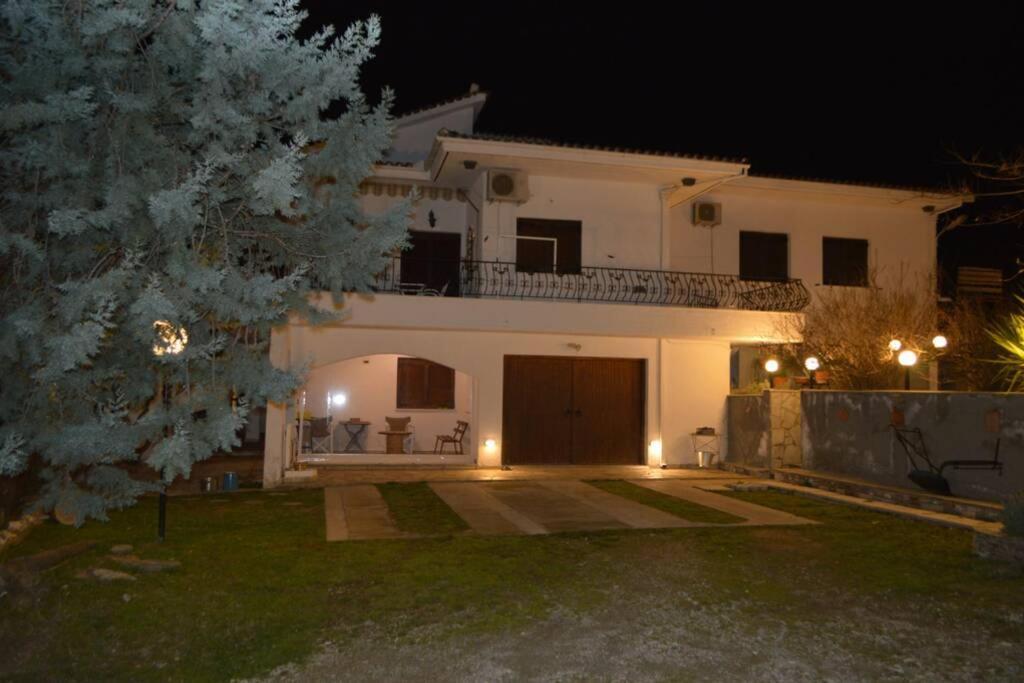 Triple H Villa Volos Exterior photo